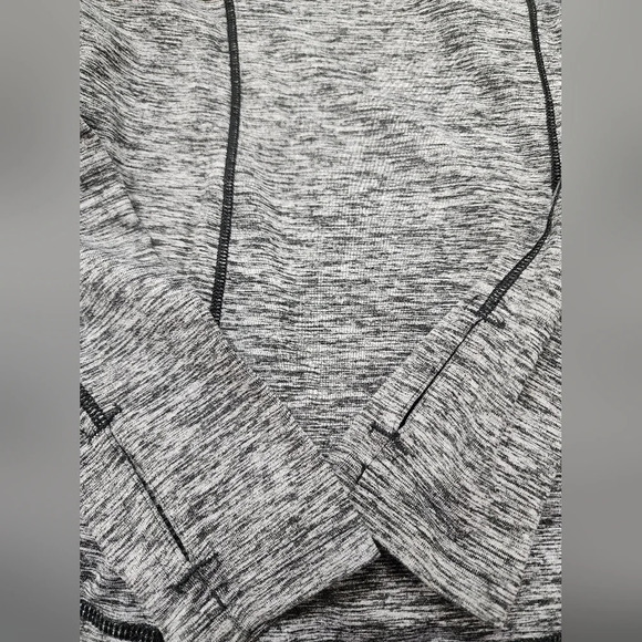 👕 Reebok 1/4 zip shirt size M in Heather gray - Picture 10 of 13